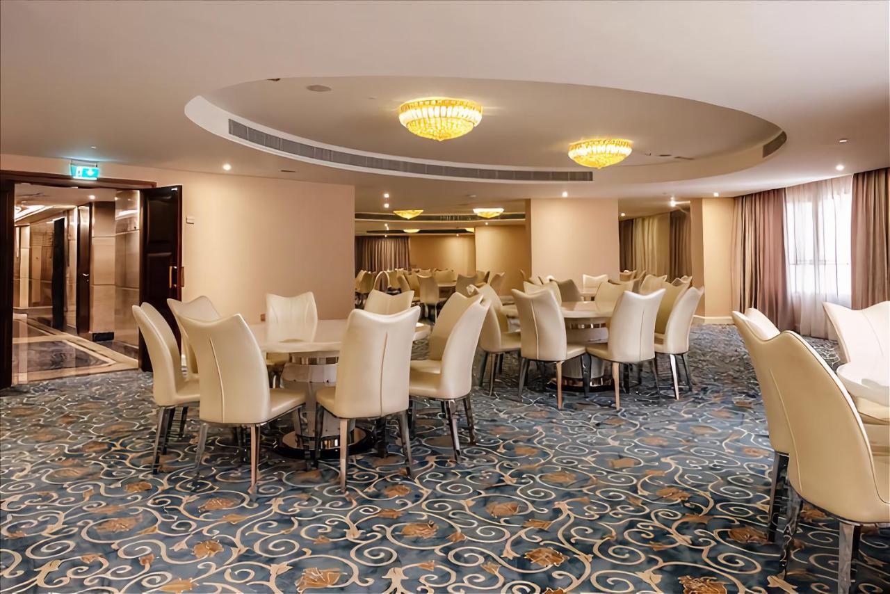Crystal Plaza Al Majaz Hotel Sharjah Esterno foto