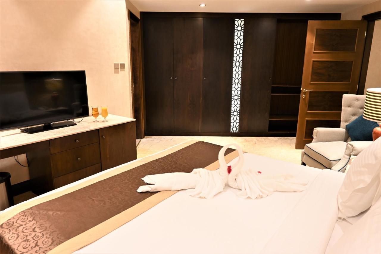 Crystal Plaza Al Majaz Hotel Sharjah Esterno foto