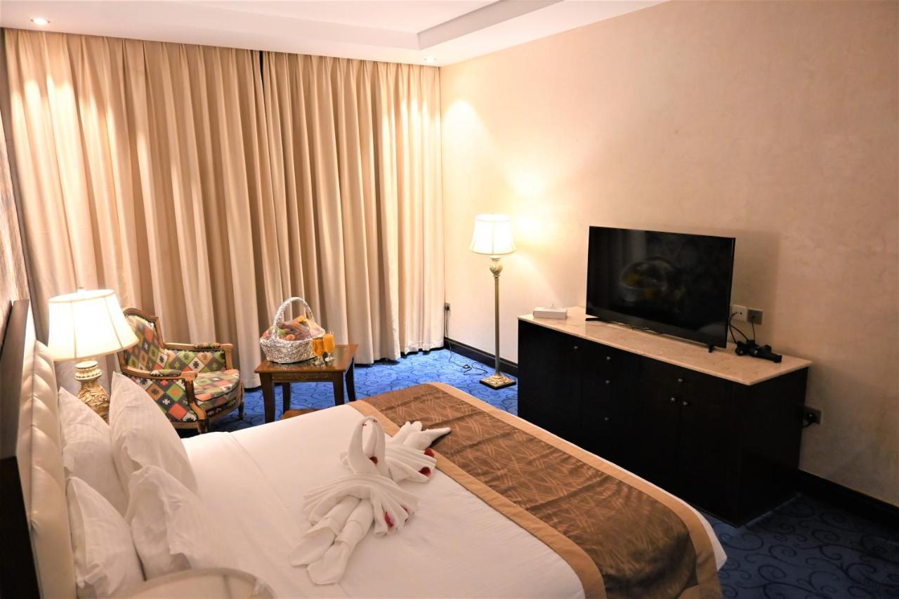 Crystal Plaza Al Majaz Hotel Sharjah Esterno foto
