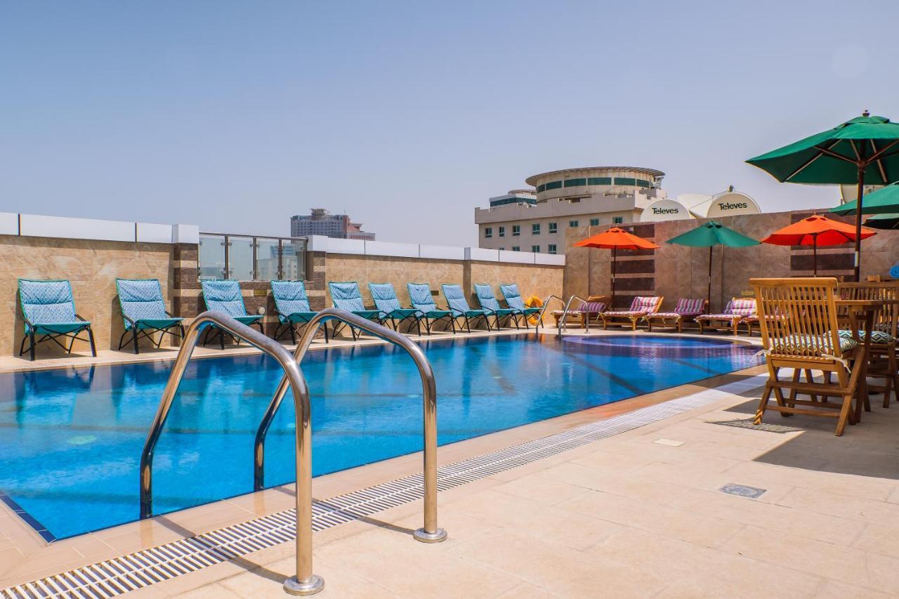 Crystal Plaza Al Majaz Hotel Sharjah Esterno foto
